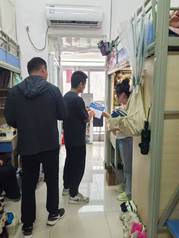 学生党支部深入宿舍走访调研 共...