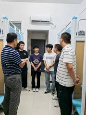 情系新生暖人心   走访寝室话...